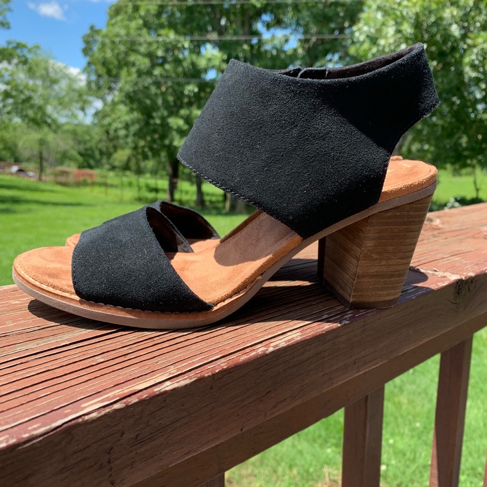 Toms - Majorca Cut Out Suede Heels